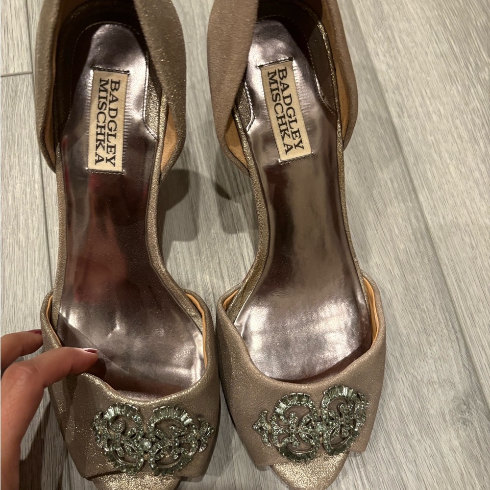 Badgley Mischka Elegan Peep Toe Heels